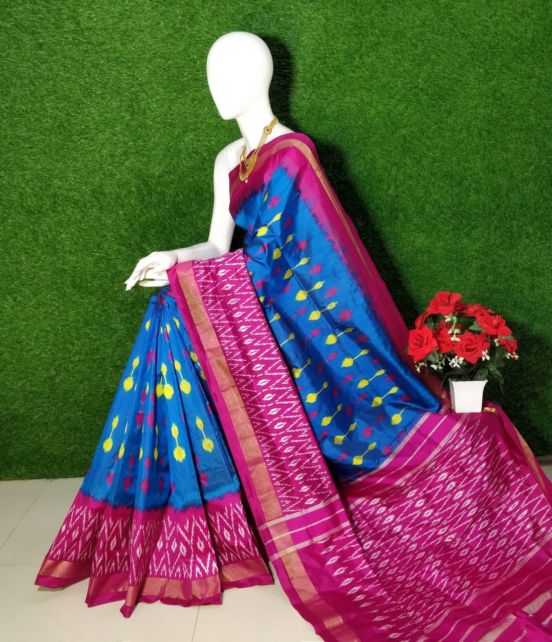 Uppada Sarees - Buy Uppada Pattu Sarees, Silk Sarees | Nalli